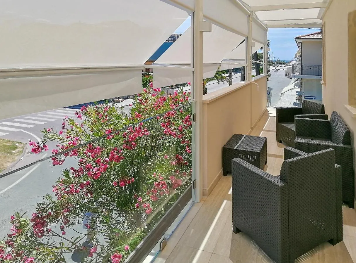 Sea Holidays Apartment Marina di Pietrasanta Italia